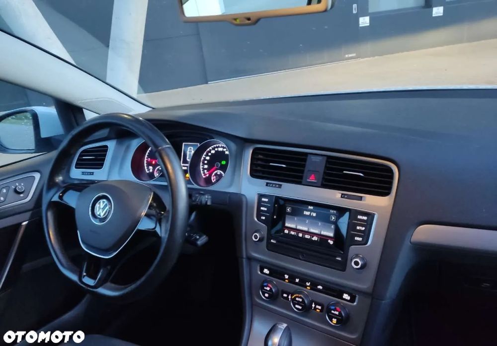 Volkswagen Golf - 10