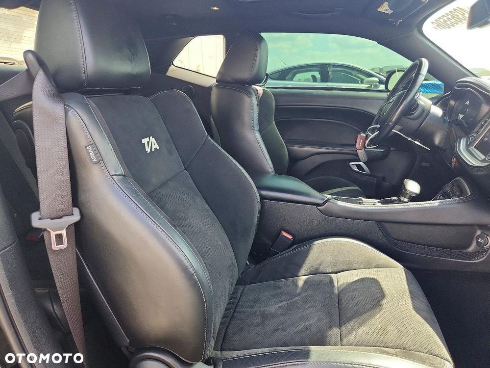 Dodge Challenger - 11