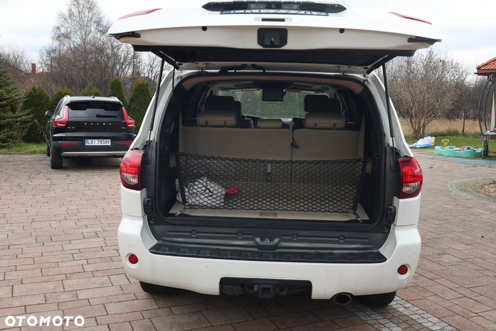 Toyota Sequoia - 28