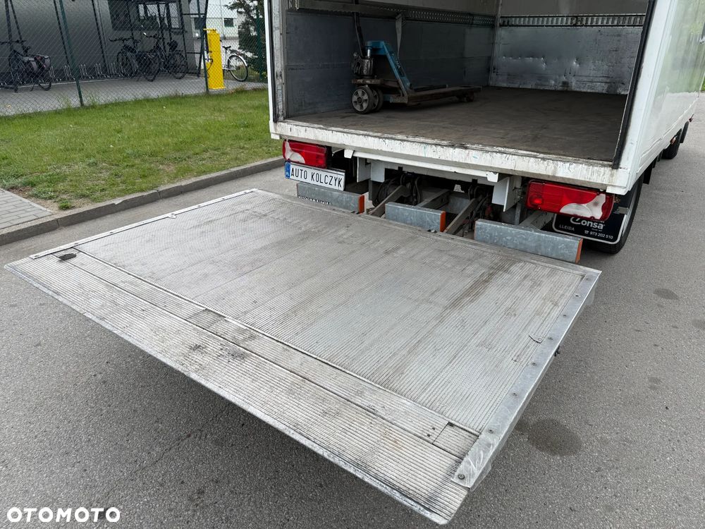 Mercedes-Benz Sprinter - 12