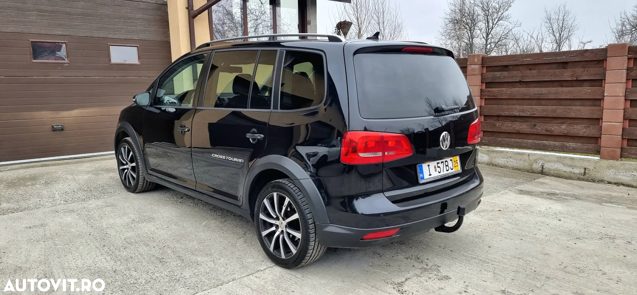 Volkswagen Touran 2.0 TDI DPF DSG Cross - 4