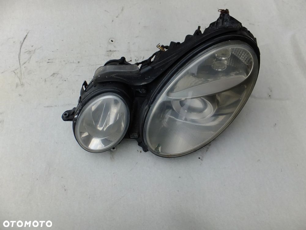 lampa xenon lewy mercedes w211 2004r EUROPA - 1