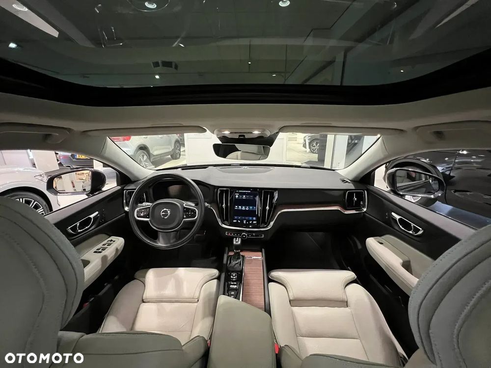 Volvo V60 Cross Country T5 AWD - 1
