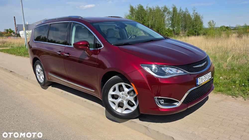 Chrysler Pacifica - 3
