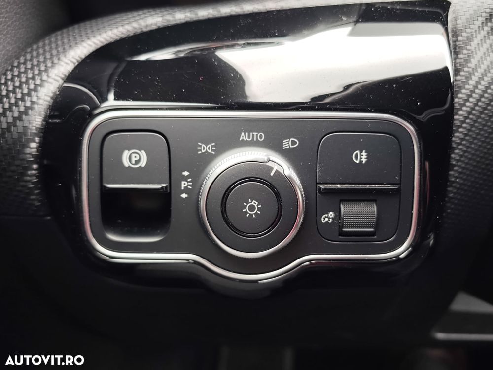 Mercedes-Benz CLA 200 7G-DCT - 23