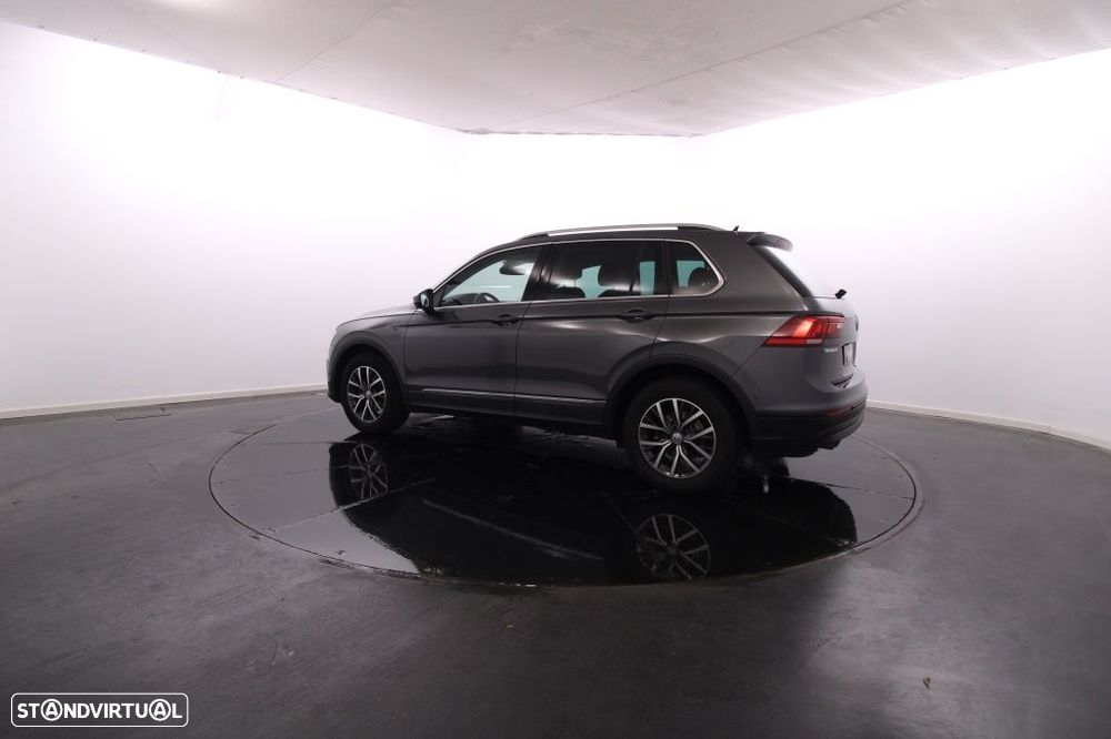 VW Tiguan 1.6 TDI Confortline - 4