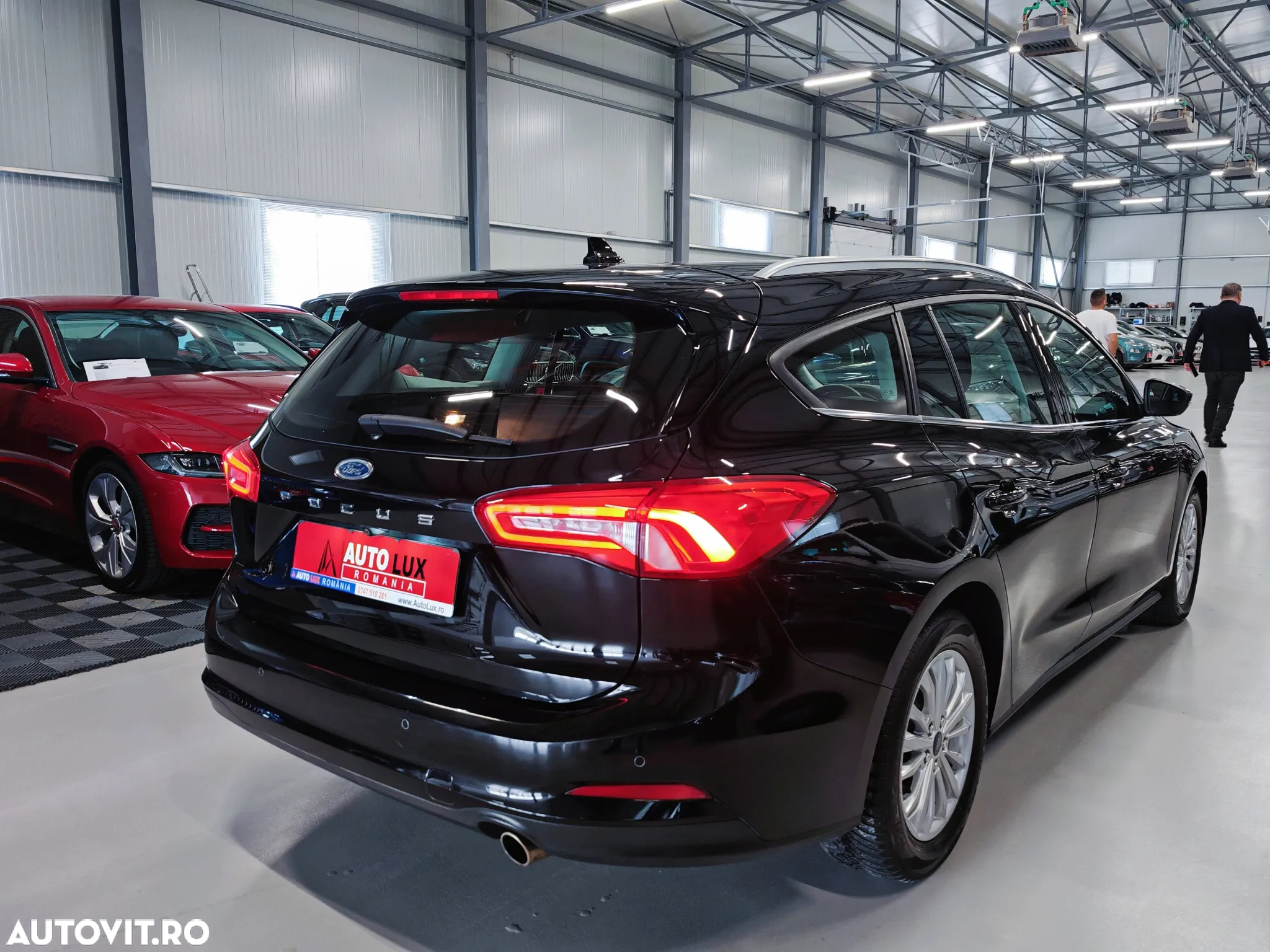 Ford Focus Turnier 1.5 EcoBlue Start-Stopp-System Aut. TITANIUM - 4