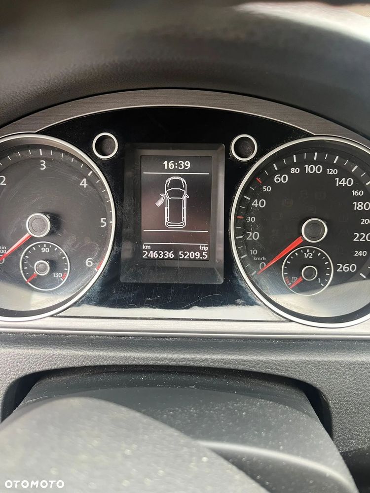 Volkswagen Passat 2.0 TDI Comfortline - 9