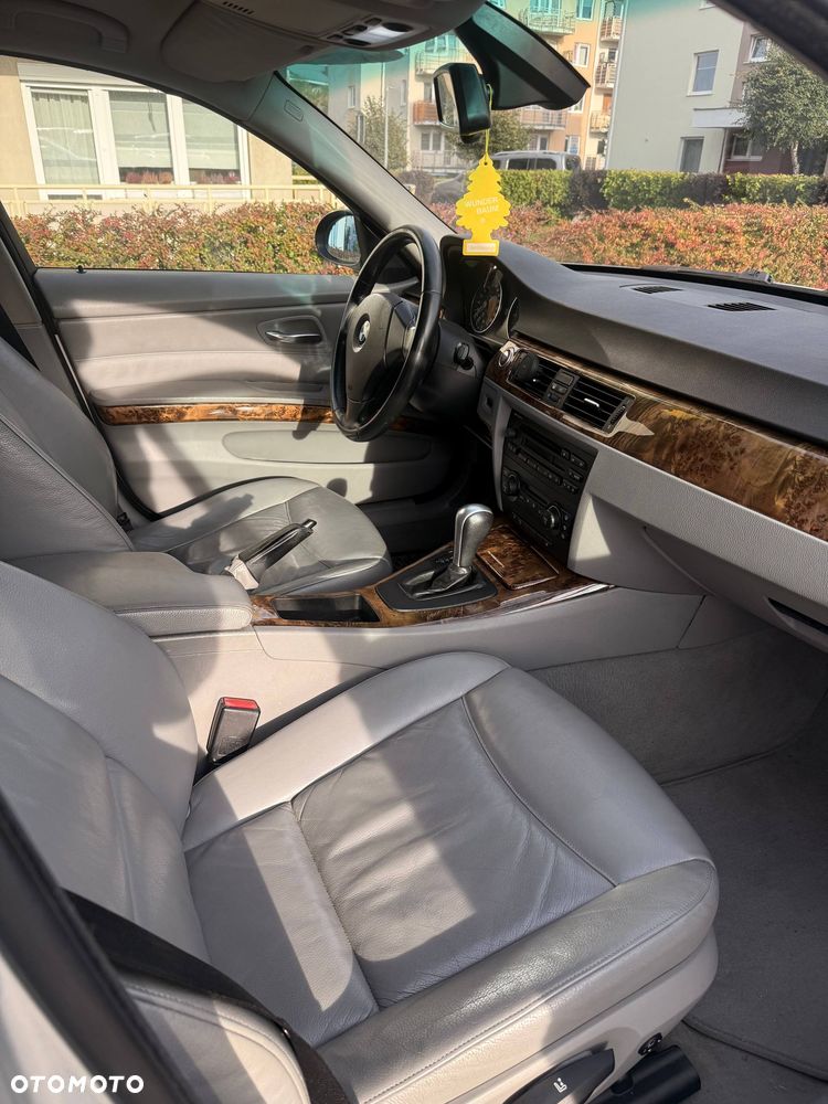 BMW Seria 3 320i - 5