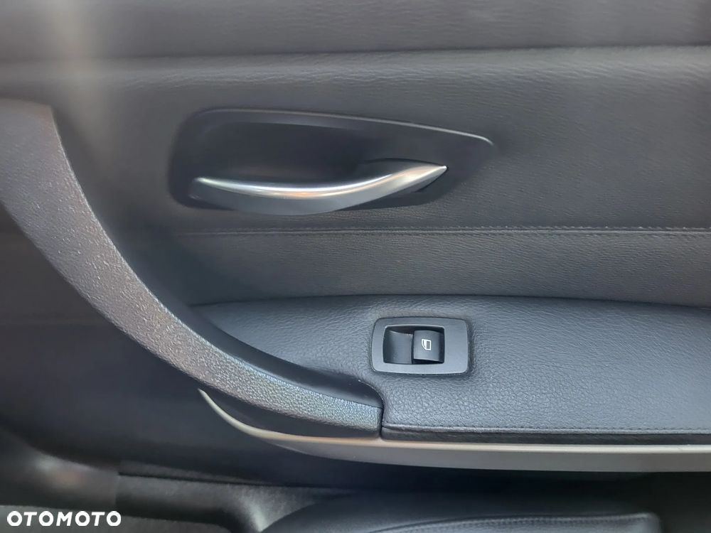 BMW Seria 3 325xi - 32