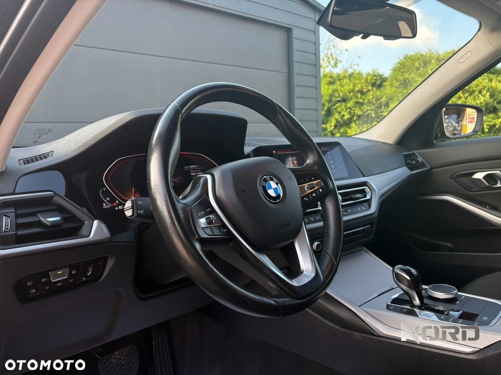 BMW Seria 3 320d mHEV - 13
