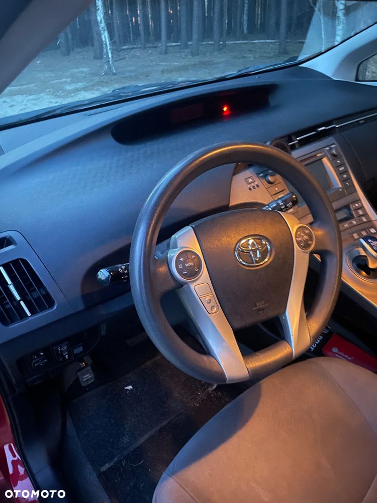 Toyota Prius (Hybrid) - 11