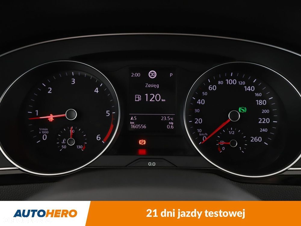 Volkswagen Passat - 19