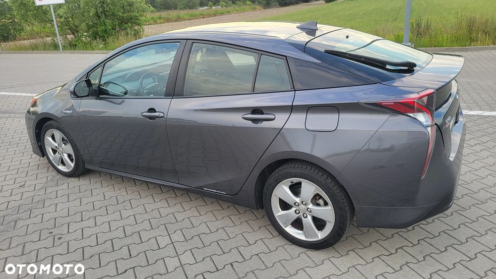 Toyota Prius Hybrid - 3