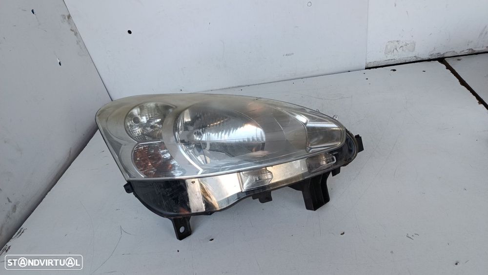 Farol Frente Direito / Otica Direita Peugeot Partner Caixa  90013222 / - 1
