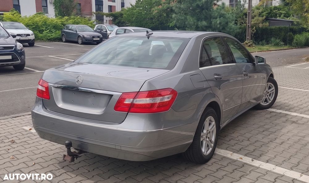 Mercedes-Benz E 220 CDI DPF BlueEFFICIENCY Automatik Elegance - 3