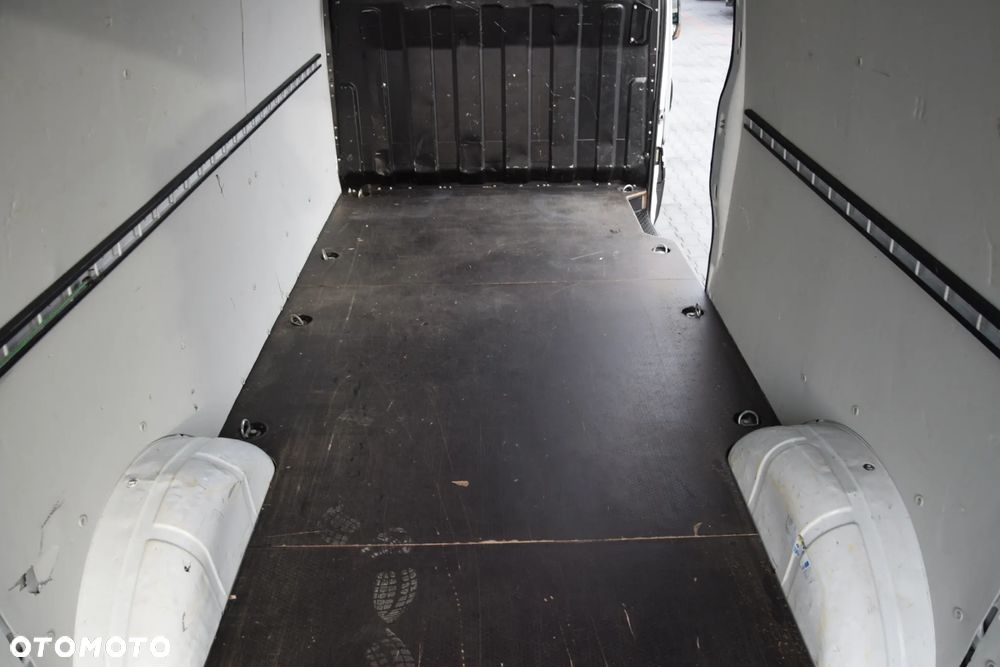 Iveco DAILY MAXI 35S14 / 2.3 - 140 KM / AUTOMAT HI-MATIC / NOWY MODEL / 3 OSOBY / DOSTAWCZE / BLASZAK / KAMERA COFANIA / TEMPOMAT / KLIMA / 2022 / SERWISOWANY / SPROWADZONY Z NIEMIEC - 23