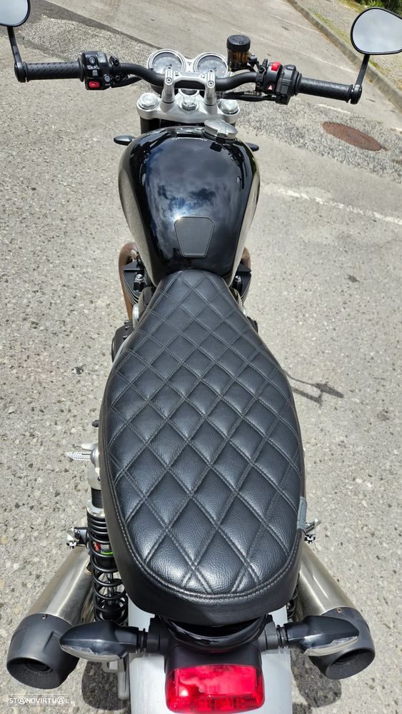 Triumph Speed Twin 1200 - 12