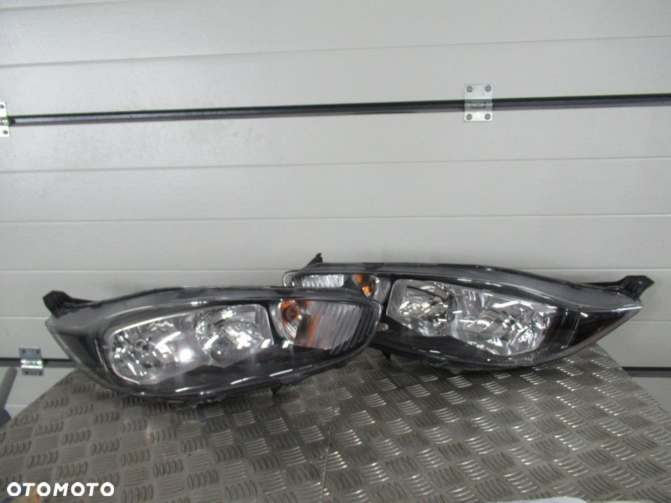 LAMPA PRAWA LEWA PRZEDNIA FORD FIESTA MK7 LIFT 2012- - 1