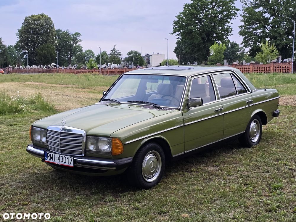 Mercedes-Benz W123 - 40