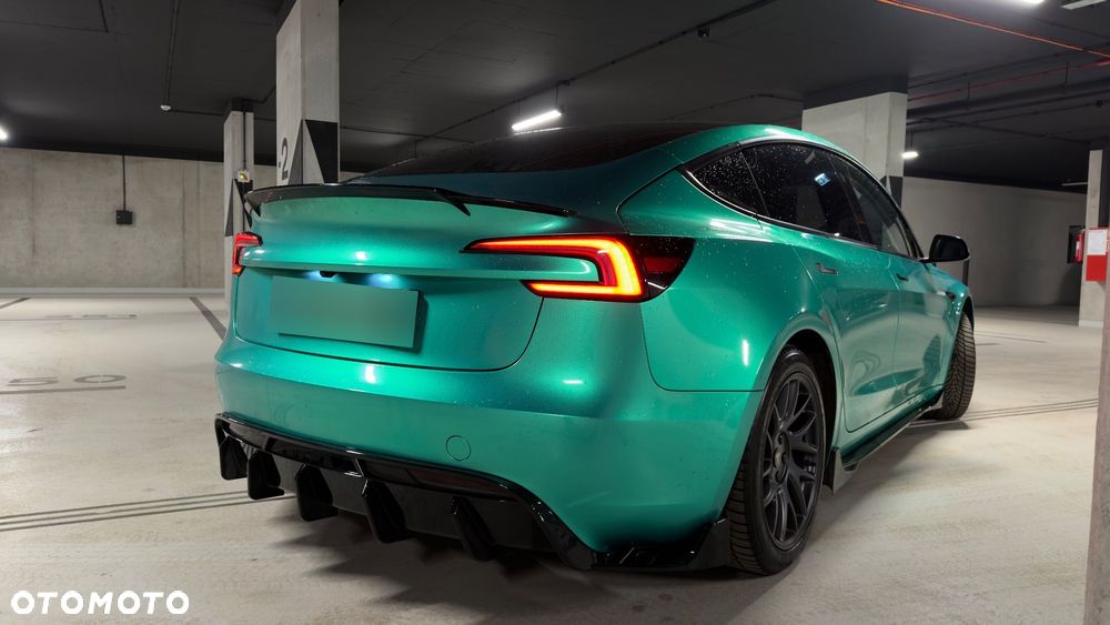Tesla Model 3 - 3