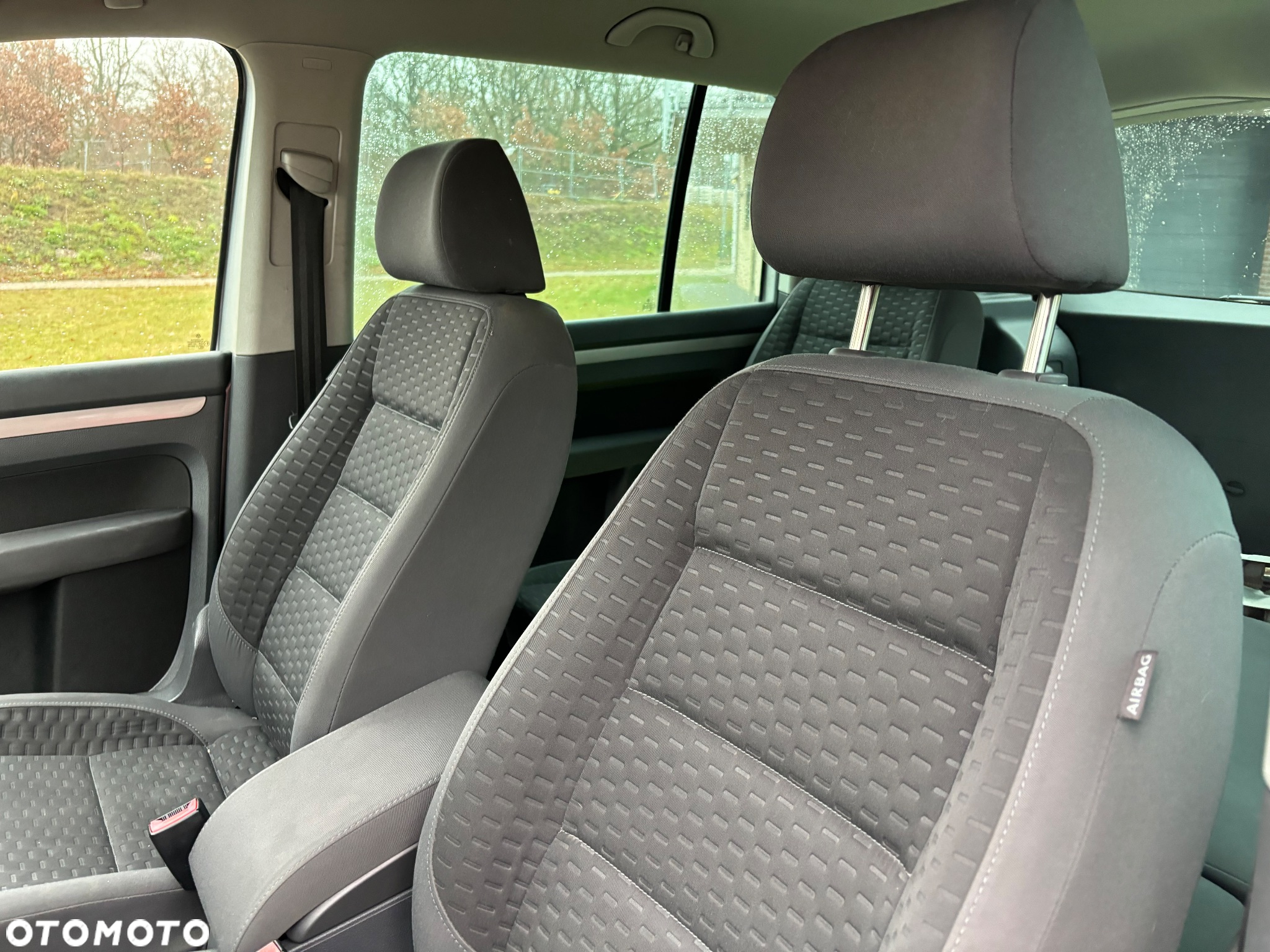 Volkswagen Touran - 12