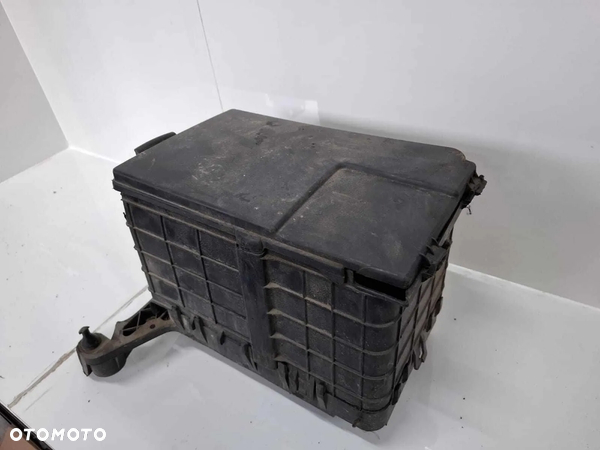 OBUDOWA PODSTAWA AKUMULATORA OSŁONA VW CADDY III 03-10