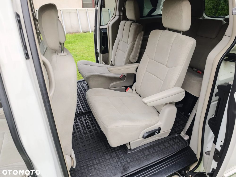 Dodge Grand Caravan - 11