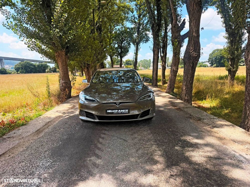 Tesla Model S - 8
