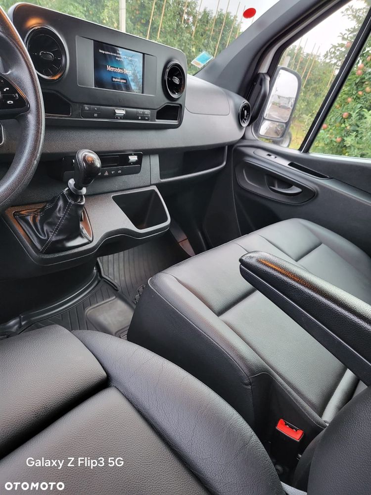 Mercedes-Benz Sprinter - 12