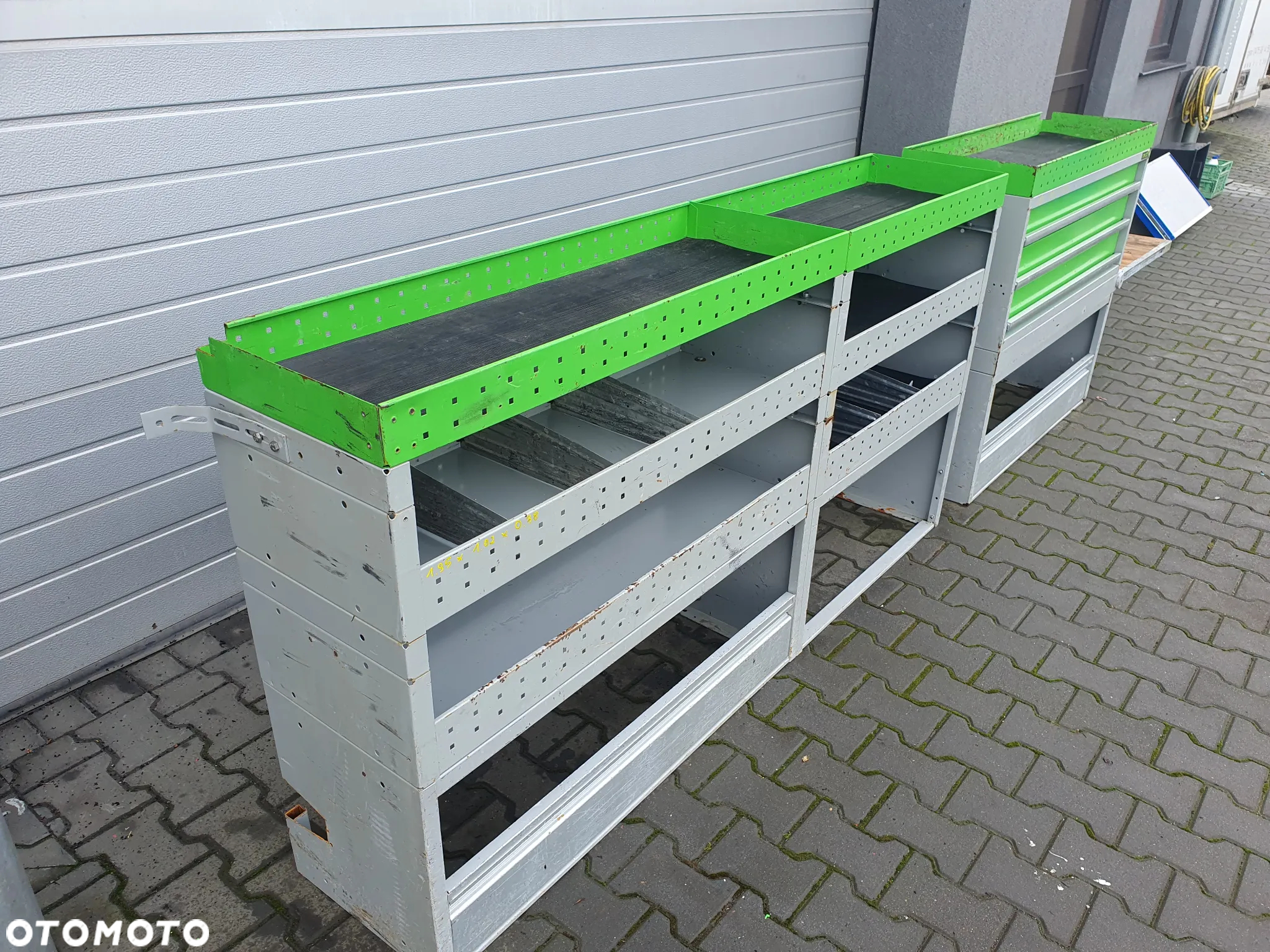 Zabudowa warsztatowa na auto dostawcze - 2