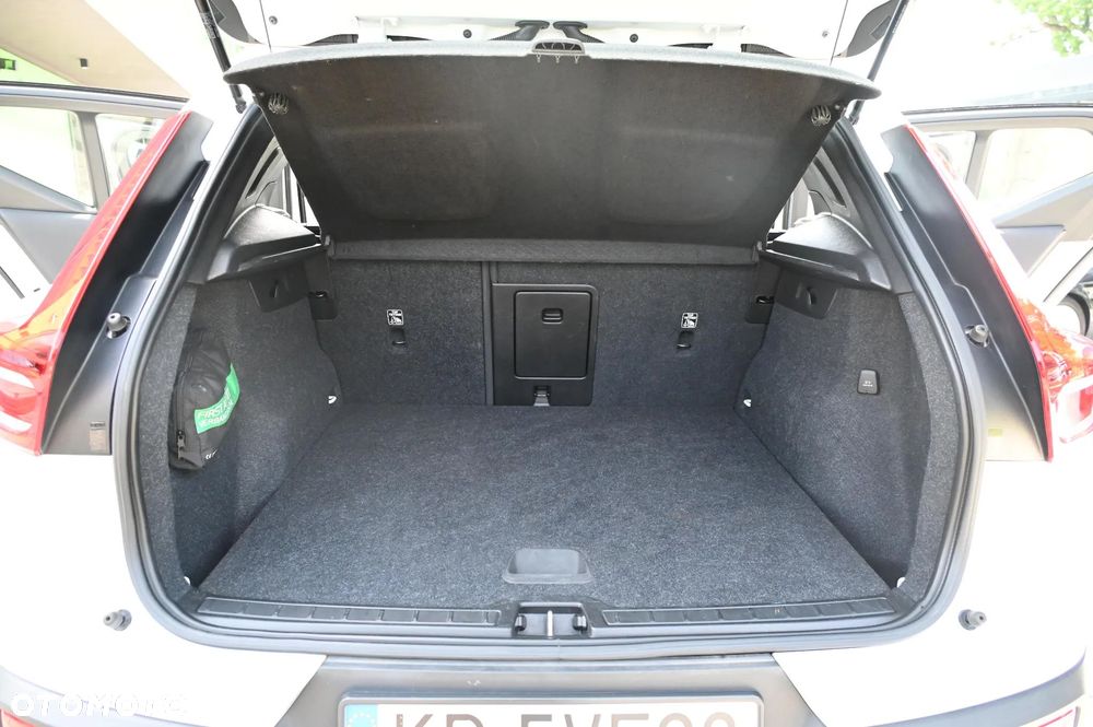 Volvo XC 40 T3 Momentum Core - 24