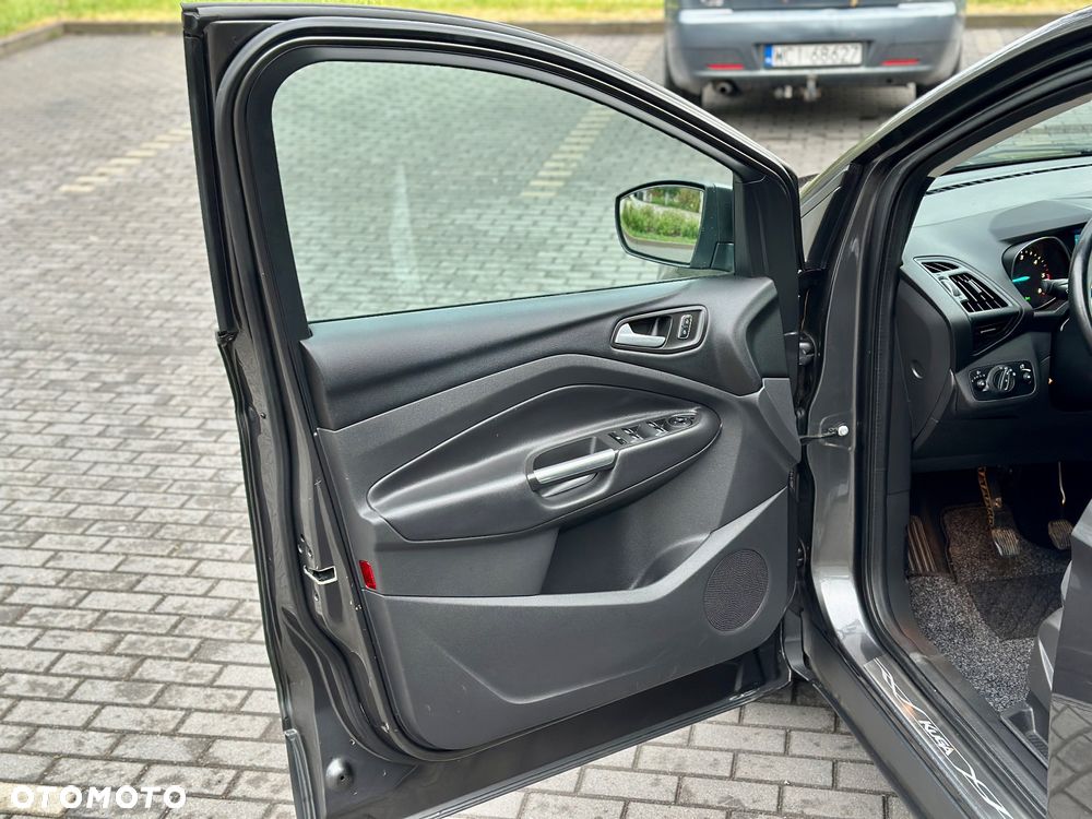 Ford Kuga 2.0 TDCi 2x4 Titanium - 17