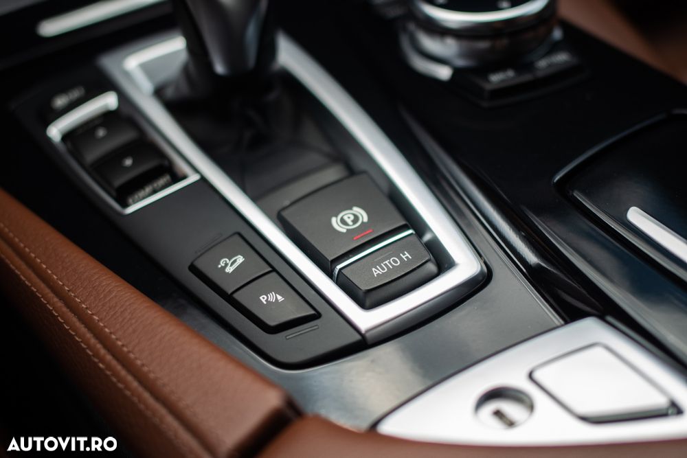 BMW Seria 5 525d xDrive AT - 13