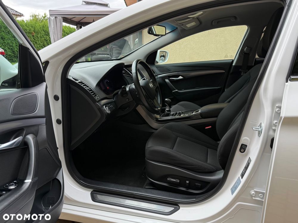 Hyundai i40 Kombi blue 1.6 Trend - 9