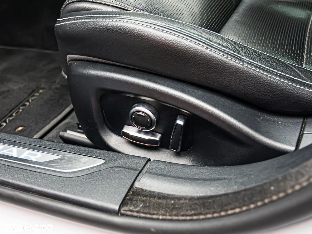 Jaguar XF 2.0 i4D AWD R-Sport - 9