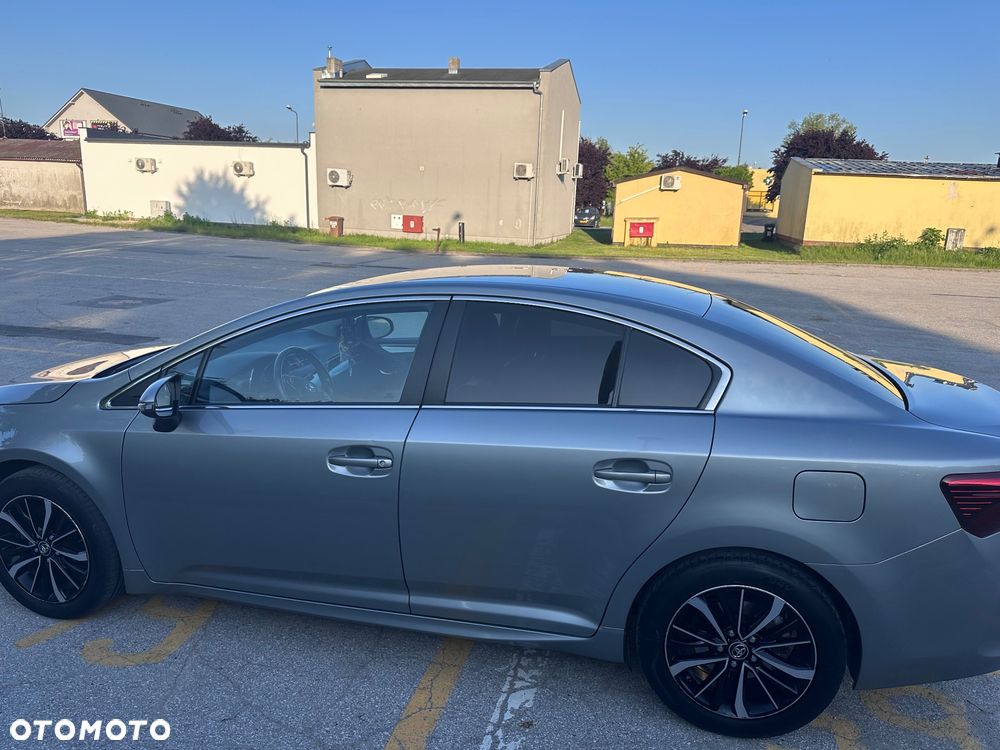 Toyota Avensis 1.8 Premium MS - 8