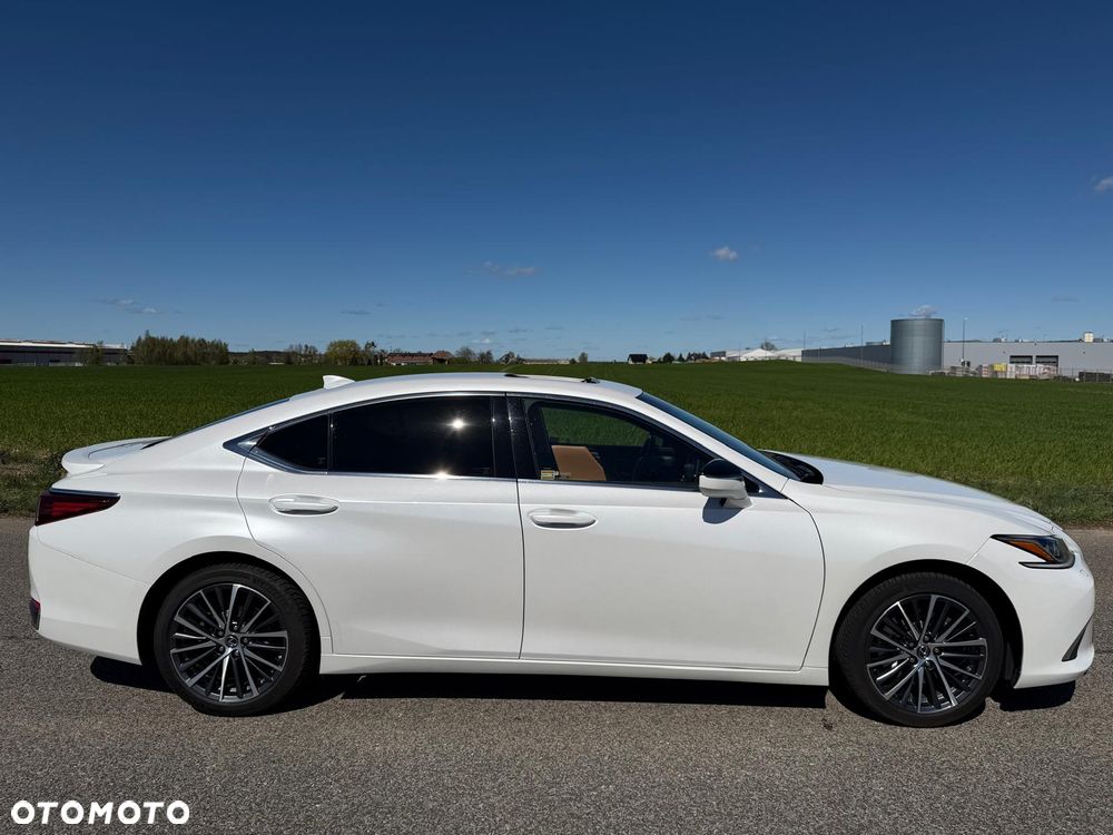 Lexus ES 300h Business Edition - 3