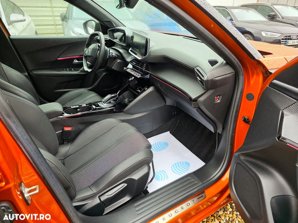 Peugeot 2008 PureTech 130 EAT8 GT - 14