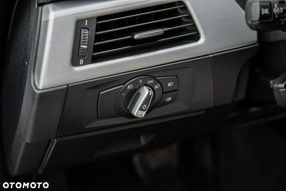 BMW Seria 3 325i Edition Sport - 26
