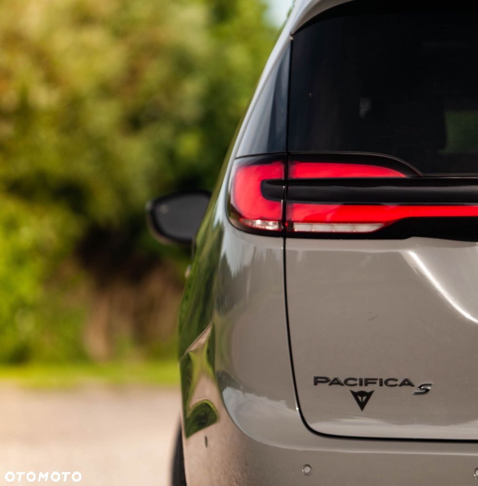 Chrysler Pacifica - 13