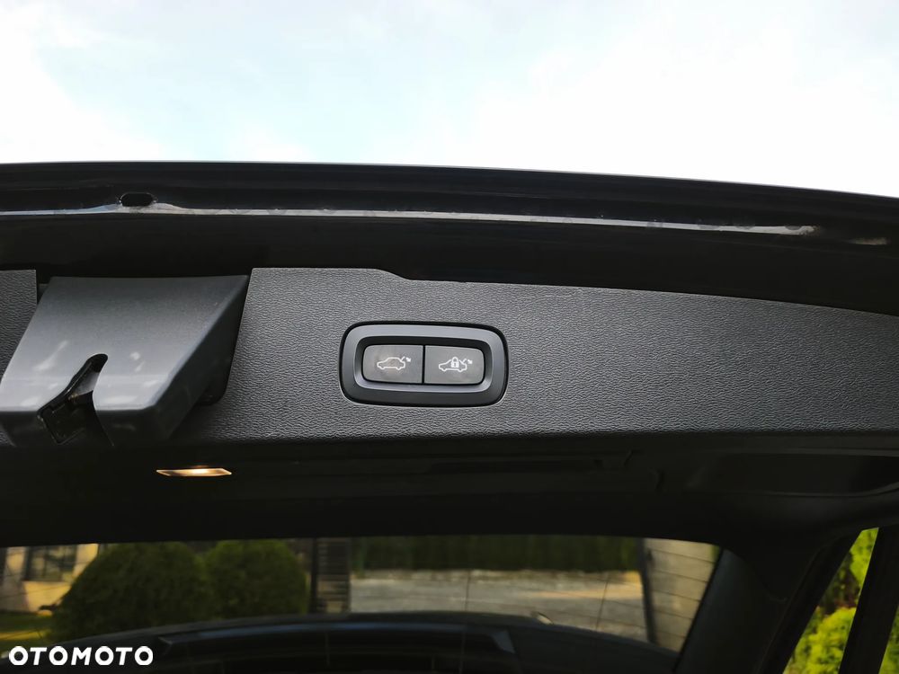 Volvo V60 D3 R-Design - 27