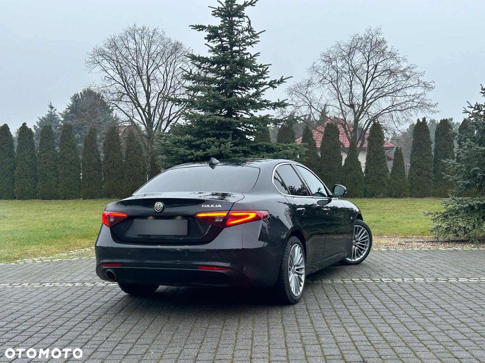 Alfa Romeo Giulia - 8
