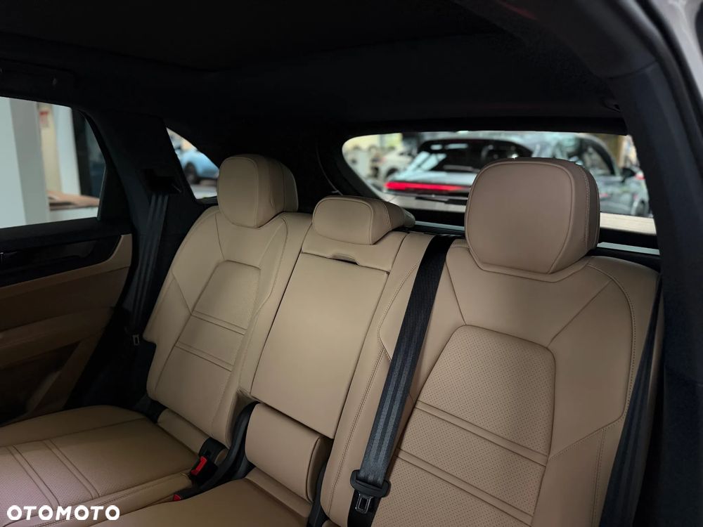Porsche Cayenne Black Edition - 32