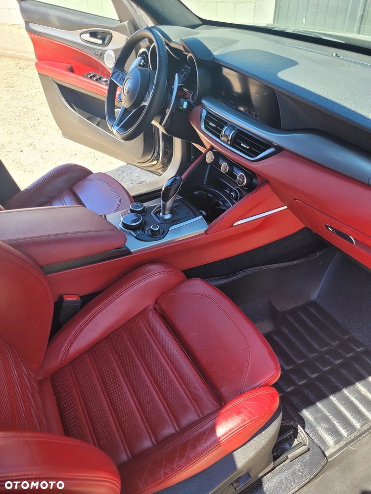 Alfa Romeo Stelvio 2.0 Turbo 16V AT8-Q4 Veloce Ti - 10