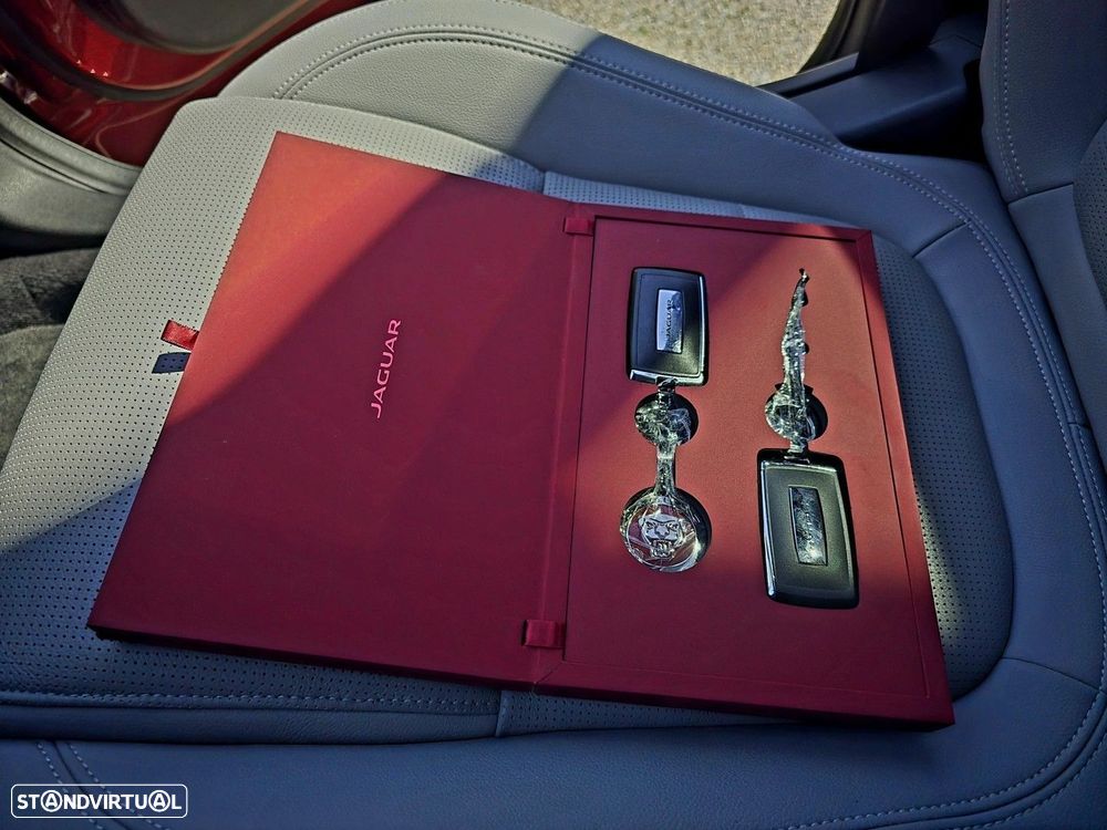 Jaguar E-Pace 1.5 P300e R-Dynamic SE AWD Aut. - 50