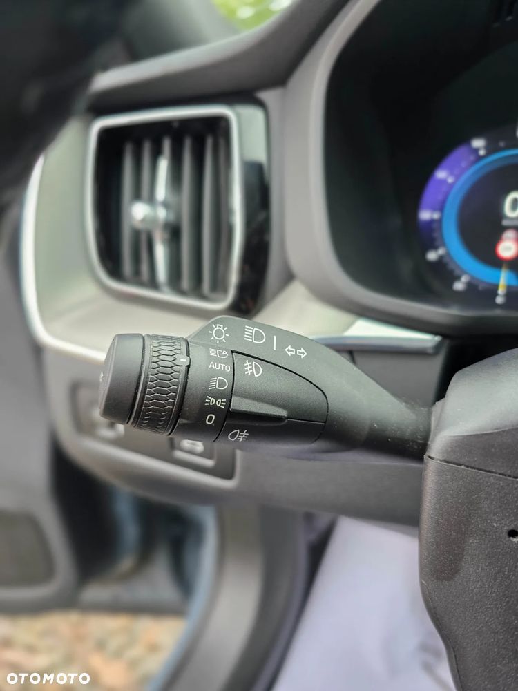 Volvo XC 60 B4 D AWD Plus Dark - 30