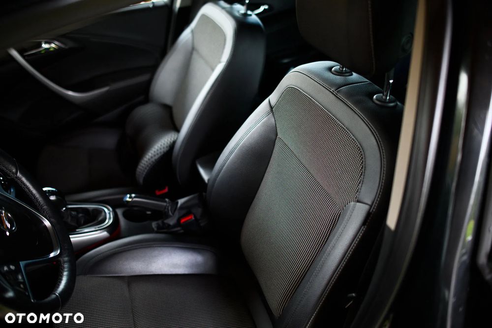 Opel Astra 1.6 SIDI Turbo ecoFLEX Start/Stop Innovation - 2