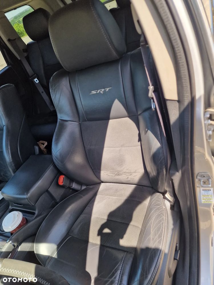 Jeep Grand Cherokee 6.1 V8 SRT8 - 8