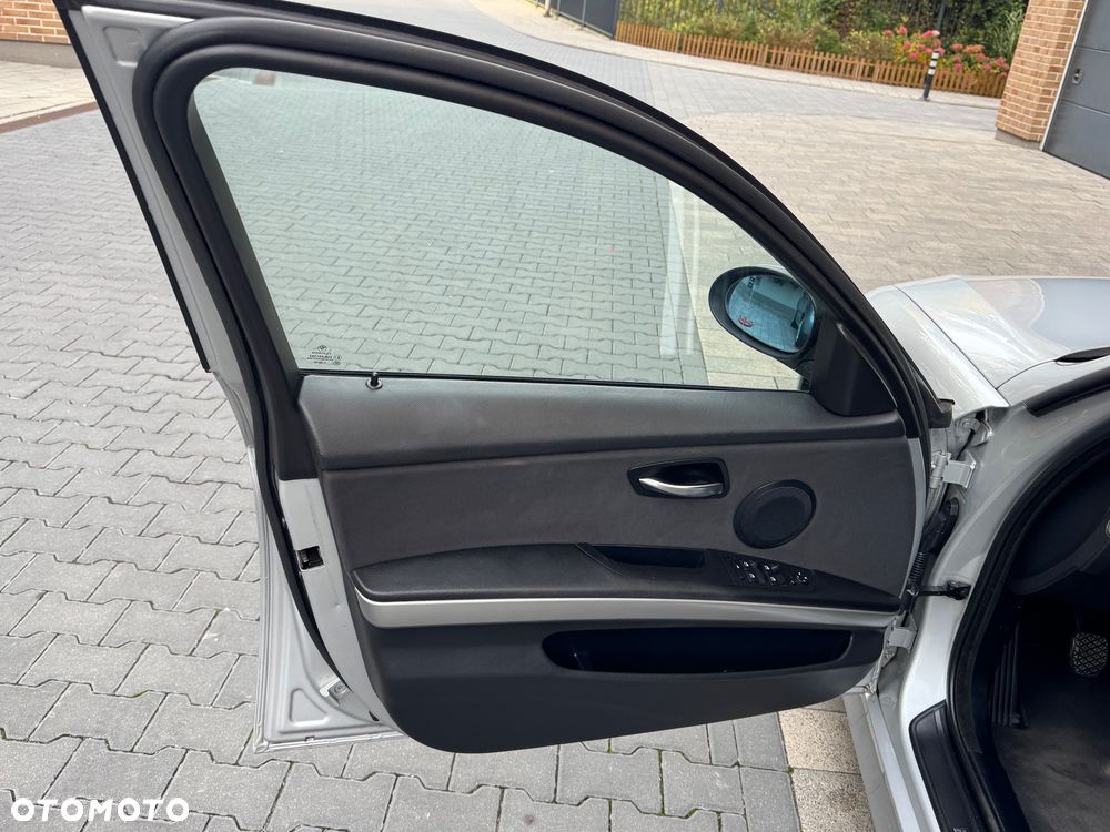 BMW Seria 3 320d - 25